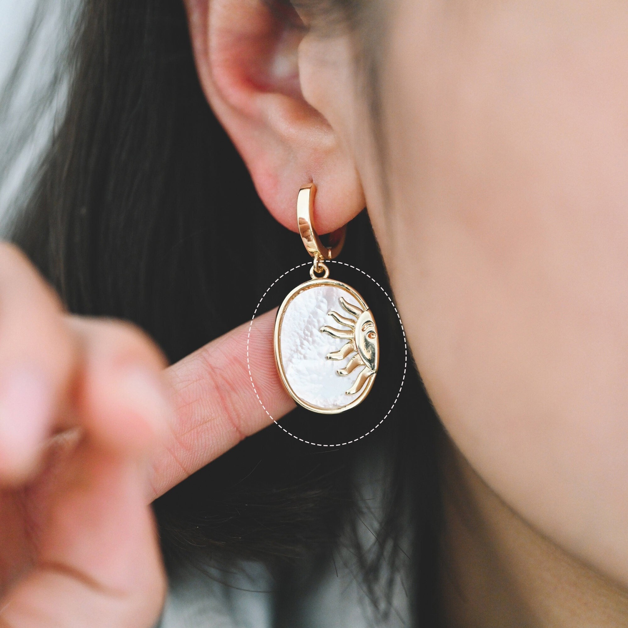 4pcs Shell Pave Gold Sun Charm, 18K Gold plated Brass, Sun Face Oval Pendants (GB-2259-G)